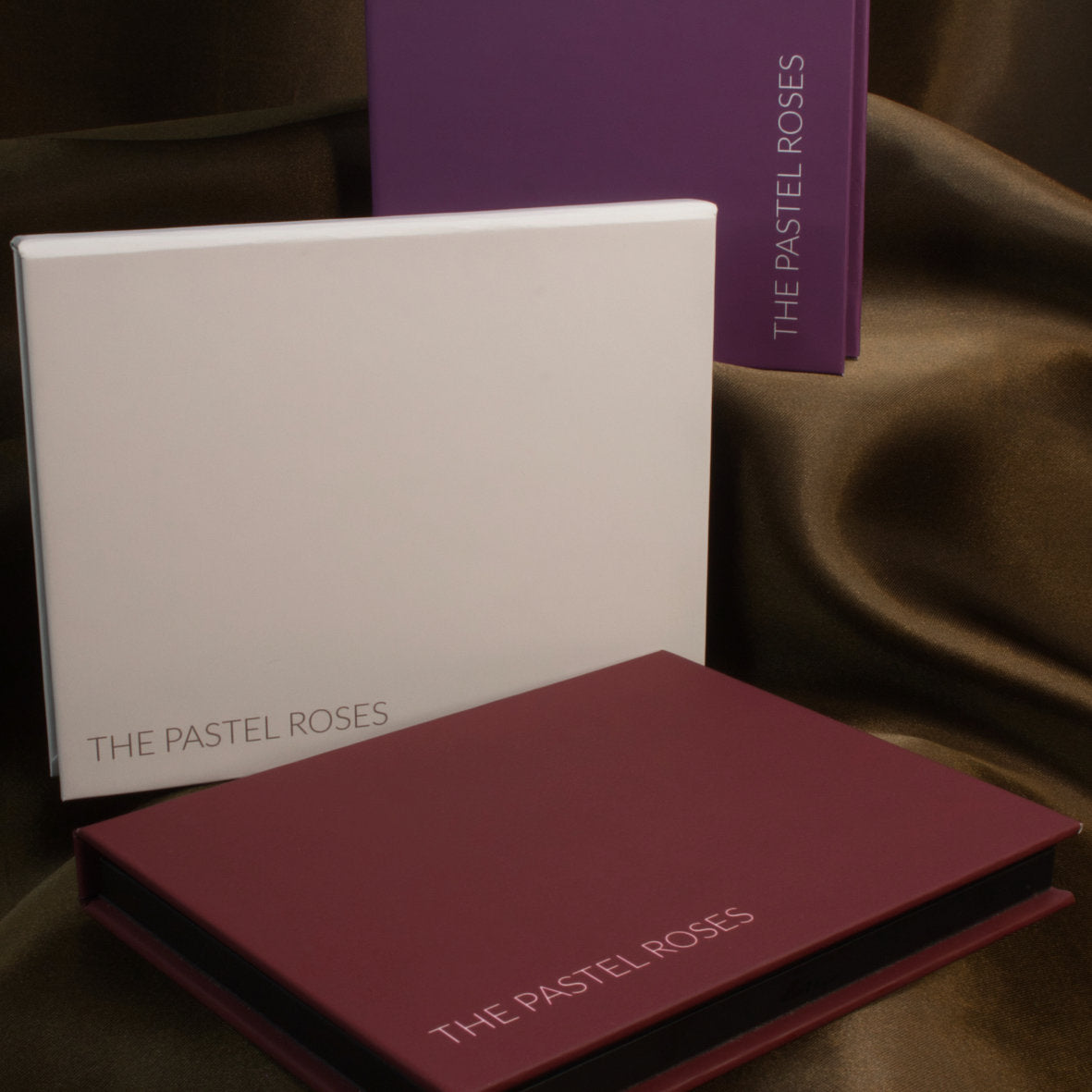 Magnetic palette for 12 eyeshadows - plum