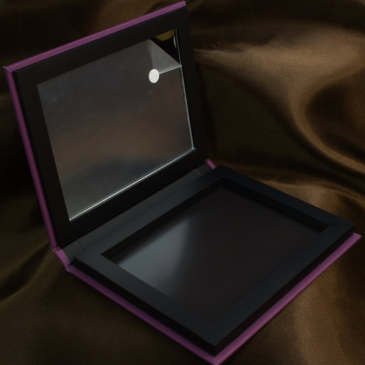 Magnetic palette for 12 eyeshadows - plum