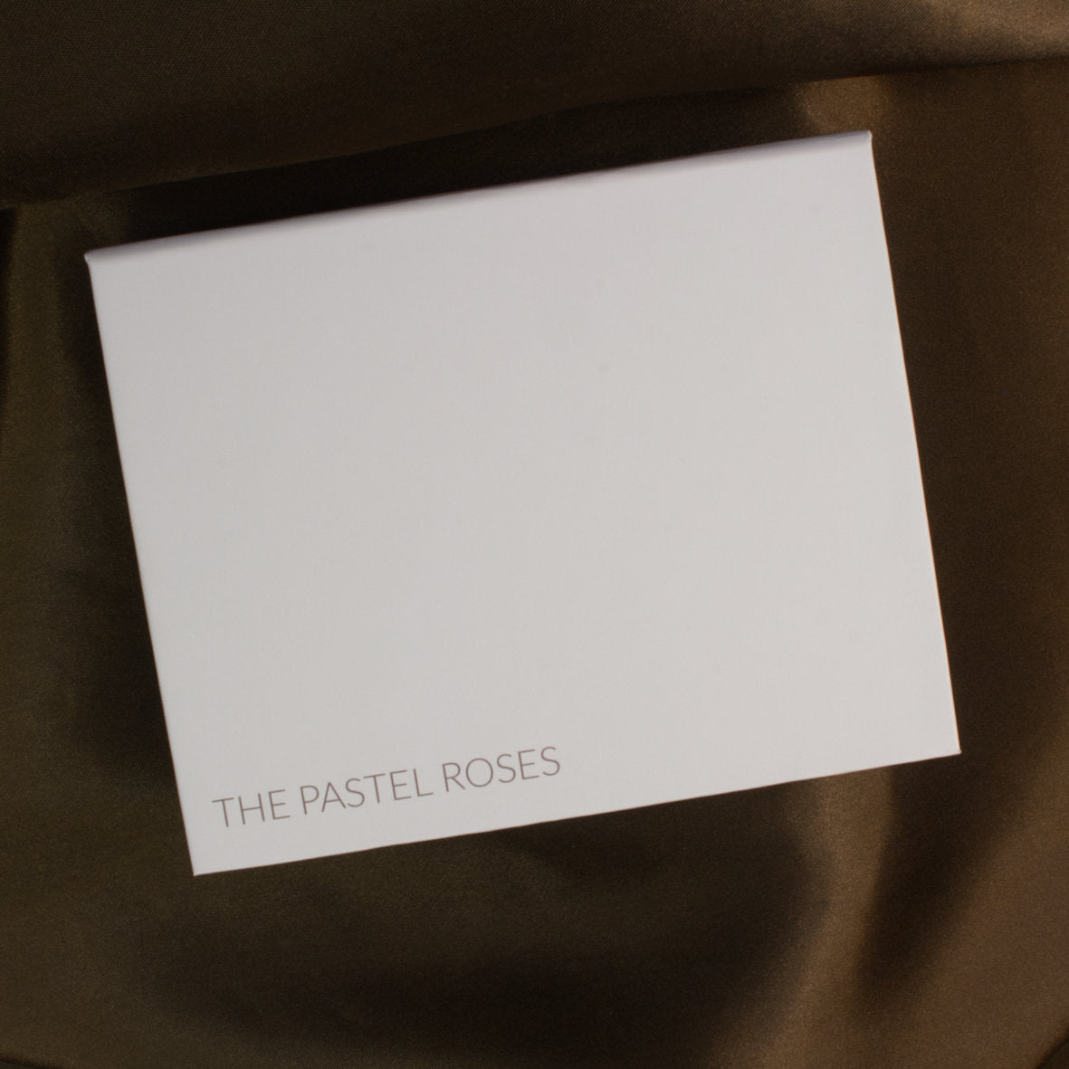 Magnetic palette for 12 eyeshadows - cream