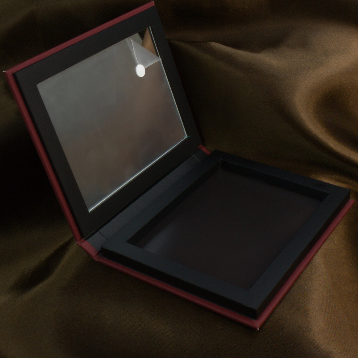 Magnetic palette for 12 eyeshadows - burgundy