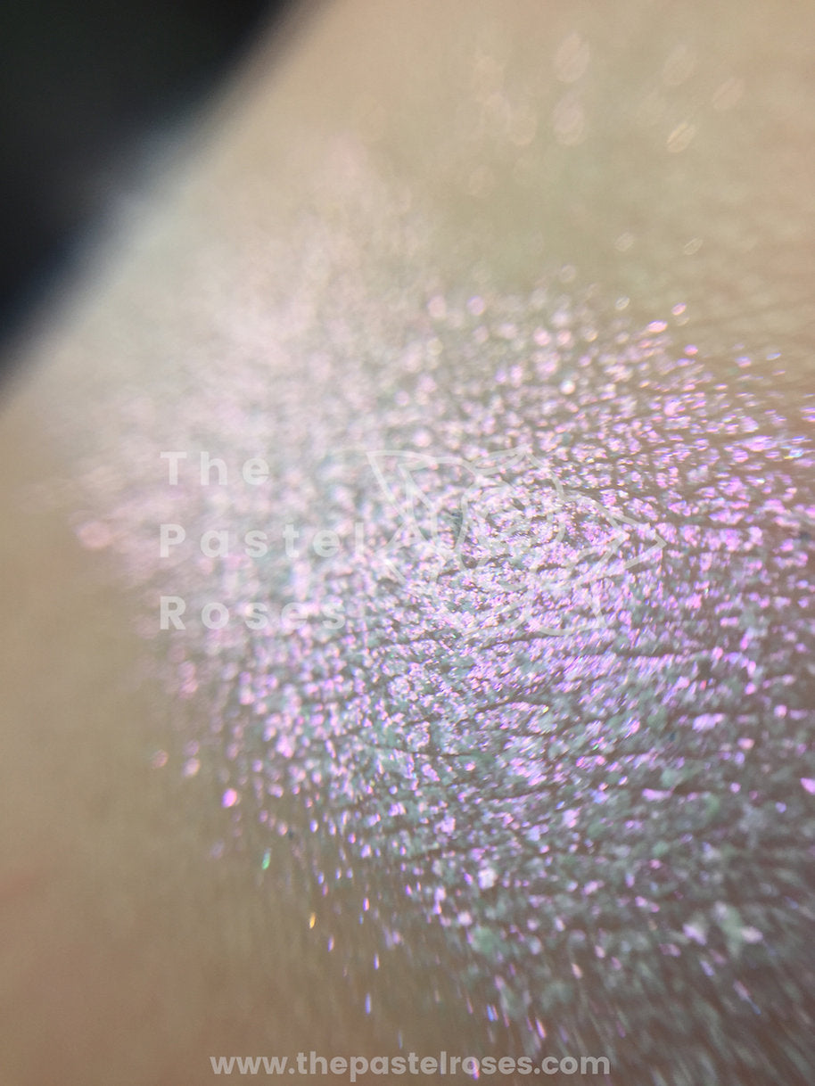 Loose Heart - Holographic Eyeshadow